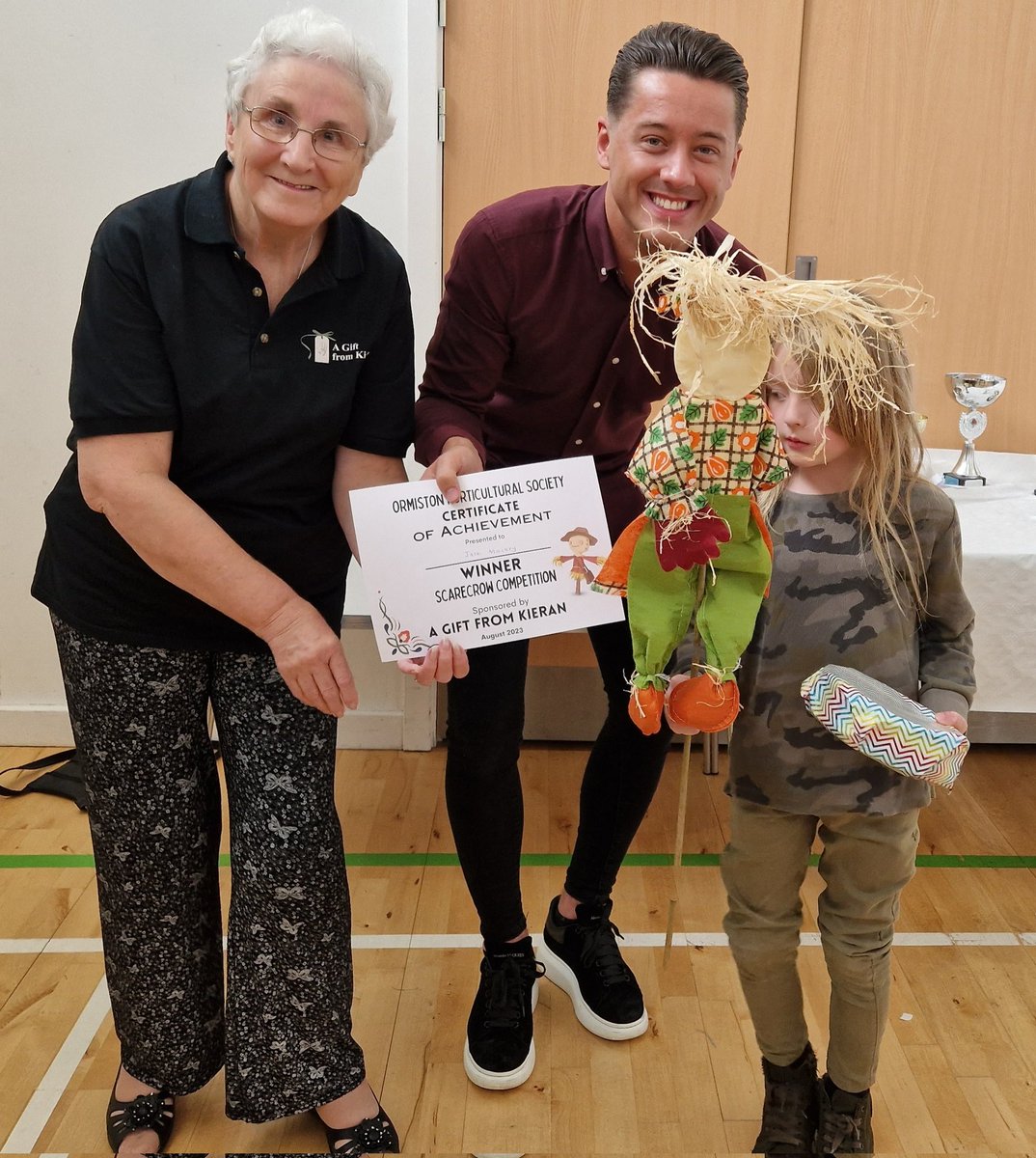 Ormiston Flower Show 🌸🍅🥕 today where we sponsored the scarecrow competition. More winning scarecrows ⬇️