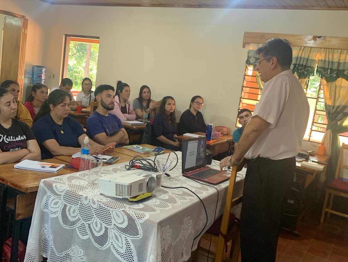✨Proyecto de investigación "Breakout Educativo como estrategia de aprendizaje en el área de matemática"🔐📦🧮

🤝Claboración entre Aula Pyahu y la Universidad Nacional de Itapúa, junto con la participación activa del Instituto de Formación Docente de Capitán Miranda.