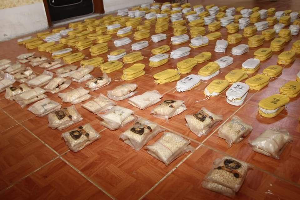Border authorities in Jordan successfully prevented an effort to smuggle drugs from the Syrian border. Following confrontations with the smugglers, a significant seizure of 589 bags of hashish and 63,000 pills was made.

#Syria #Idlib #AssadWarCriminal #Assad_Captagon