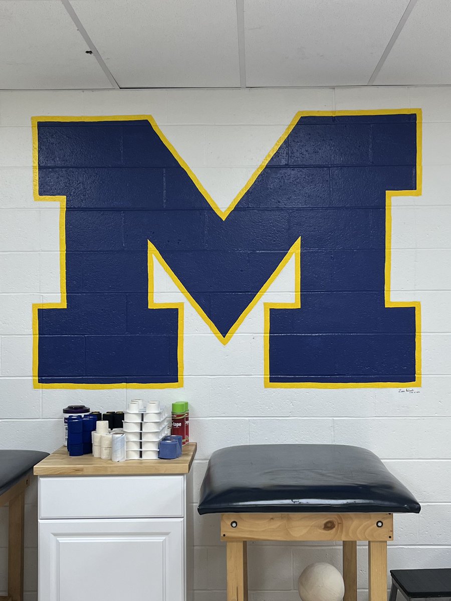 muhl_ATCs's tweet photo. Thank you to student-athlete and artist Ziara Almonte for putting the finishing touches on the new Athletic Training Facility!! https://t.co/9vCJCe0OOd