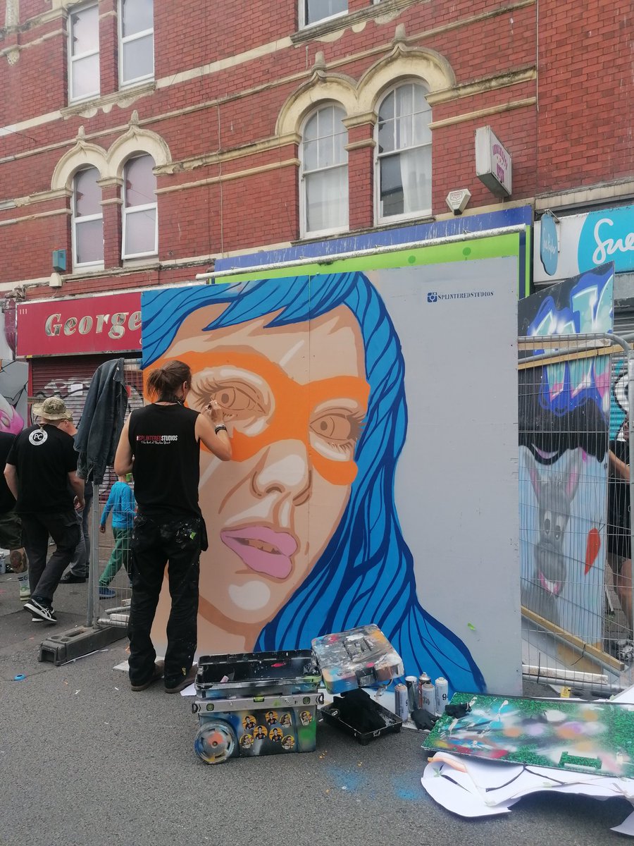 Lutoslava's tweet image. #bristolartweekender #streetfestival #hoolahoop #streetart