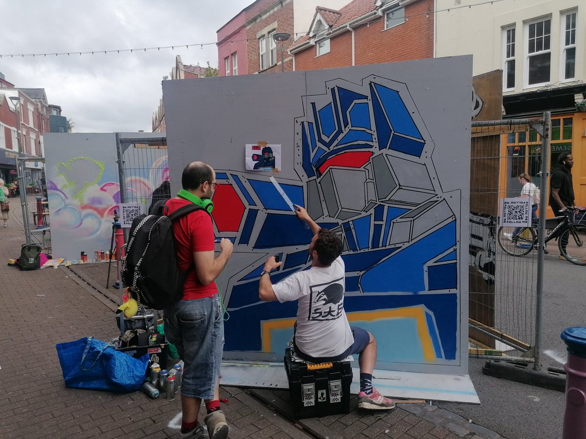 Lutoslava's tweet image. #bristolartweekender #streetfestival #hoolahoop #streetart