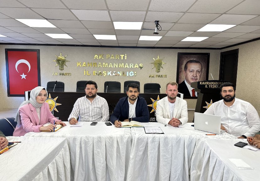 akgencpazarcik's tweet photo. İl Gençlik Kolları Başkanımız @ferenasci öncülüğünde, İl Başkan Yardımcılarımız ve 11 İlçe Başkanlarımızın katılımlarıyla istişare ve değerlendirme toplantımızı gerçekleştirdik. https://t.co/DHWCqPj2nK
