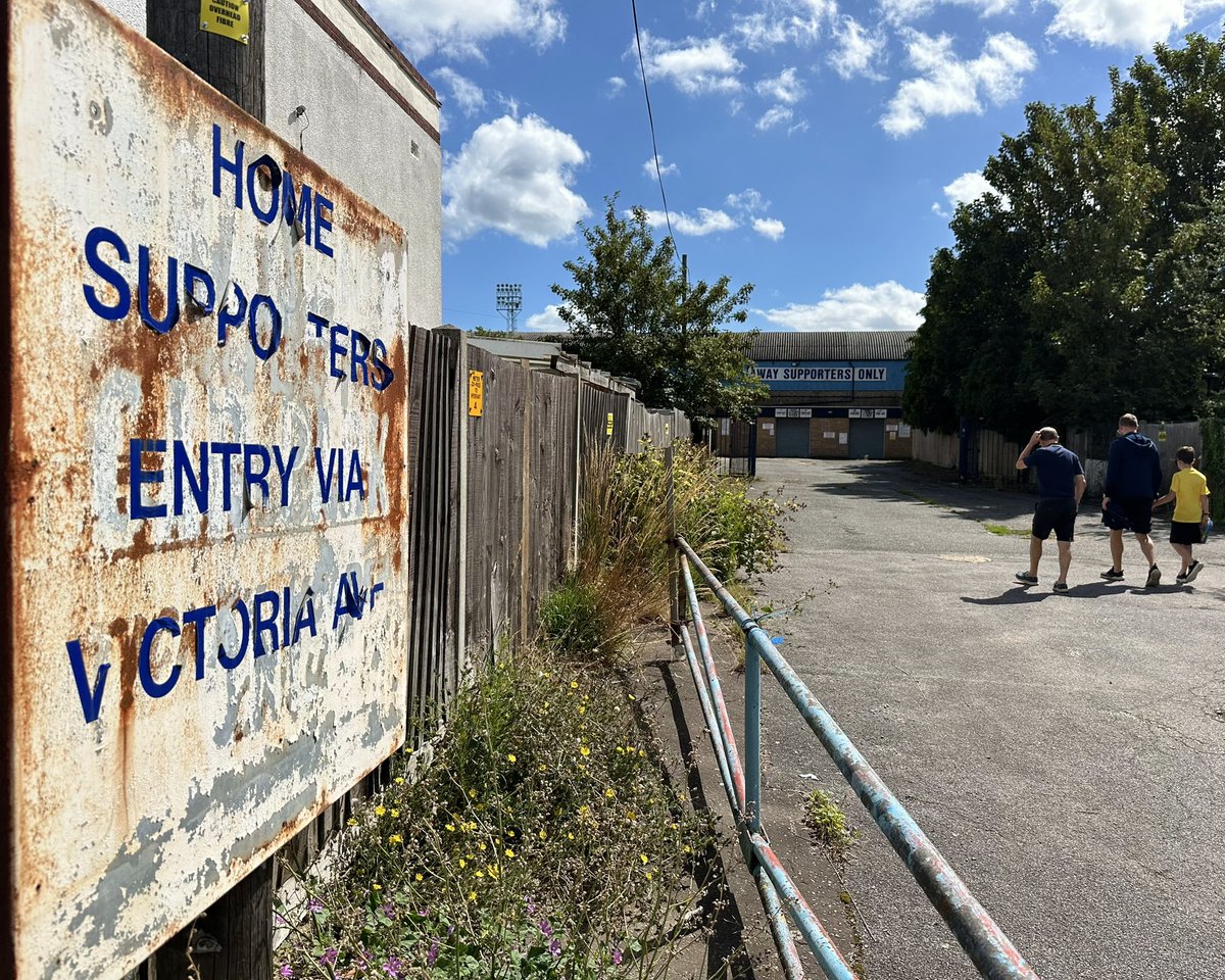 Roots Hall, Southend United

#southendunited 
#sufc
#theshrimpers
#rootshall 
#nationalleague 
#TheVanarama 
#footballculture 
#groundhopping 
#footballphotography 
#footballphotographer 
#footballphoto 
#shotoniphone 
#iphonephotography 
#iphoneography