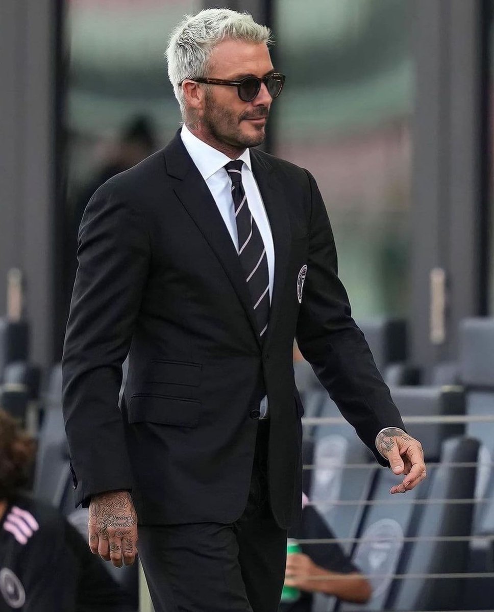 TMG_OnlineStore's tweet photo. David Beckham Style 🎩
Yes or No?
📸 - @streetstylemvm
#davidbeckham #beckham #beckhamstyle #style #fashion #dapper #bespoke #sprezzatura #stylefashion #fashionstyle #dapperstyle #mensfashion #menswear #menstyle https://t.co/hpctuA337p