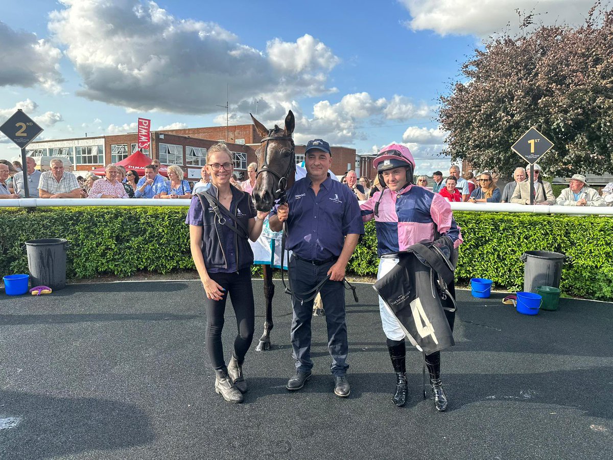 oneill_racing's tweet photo. Brilliant to get a double at @MarketRasenRace with All The Glory and Young Wolf this evening.

Huge congratulations to owners Martin Peyton and Mrs Gay Smith and well done to Jonjo Jr. and the team. https://t.co/pBgv7ydekP