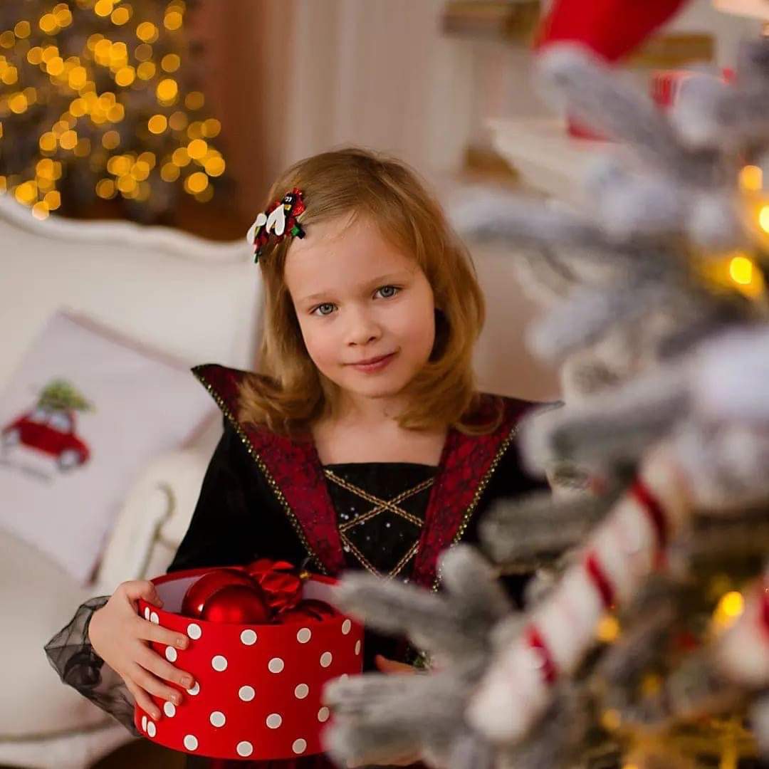 Sophia, 6, was killed by the Russian missile in Chernihiv today.

Sophia was the only and long-awaited child of her parents, Olga and Oleksandr. Her mom is in hospital. Her dad is defending Ukraine in the Army, a family friend wrote.

RIP, Sophia. Deepest condolences to all who