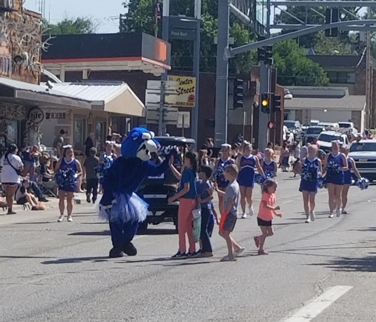 Converse1SD's tweet photo. Bearcats repping #ConCSD1 in the State Fair Parade today! Way to #gocats! #thebearcatway https://t.co/ppUaR26lik