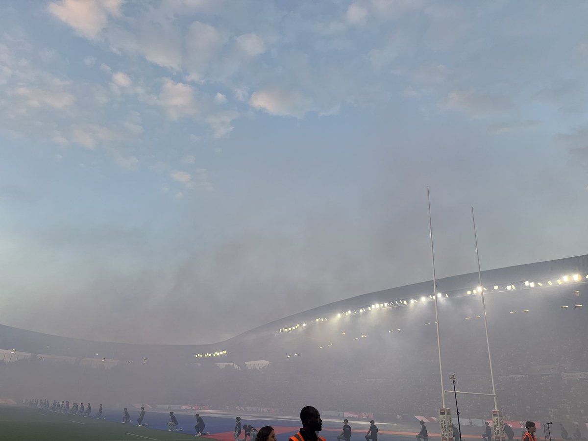 Jules_LeNantais's tweet photo. La tribune Loire aura 5 matchs de suspension suite à l’utilisation d’engins pyrotechniques lors de France Fidji. https://t.co/TS6DmexLns