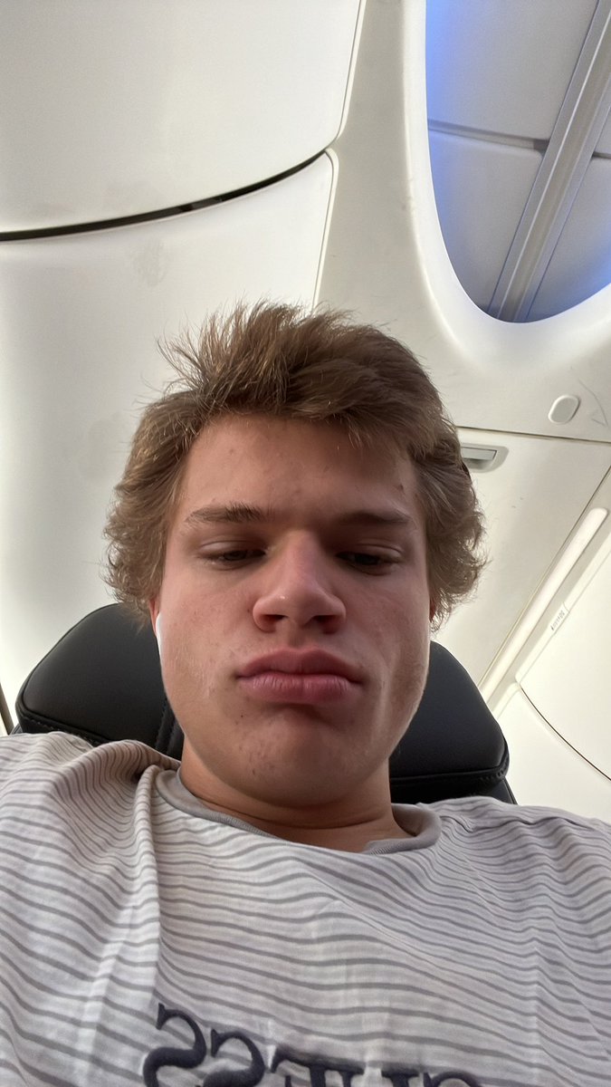 jynxzi's tweet image. dont ever mistake confidence for ego