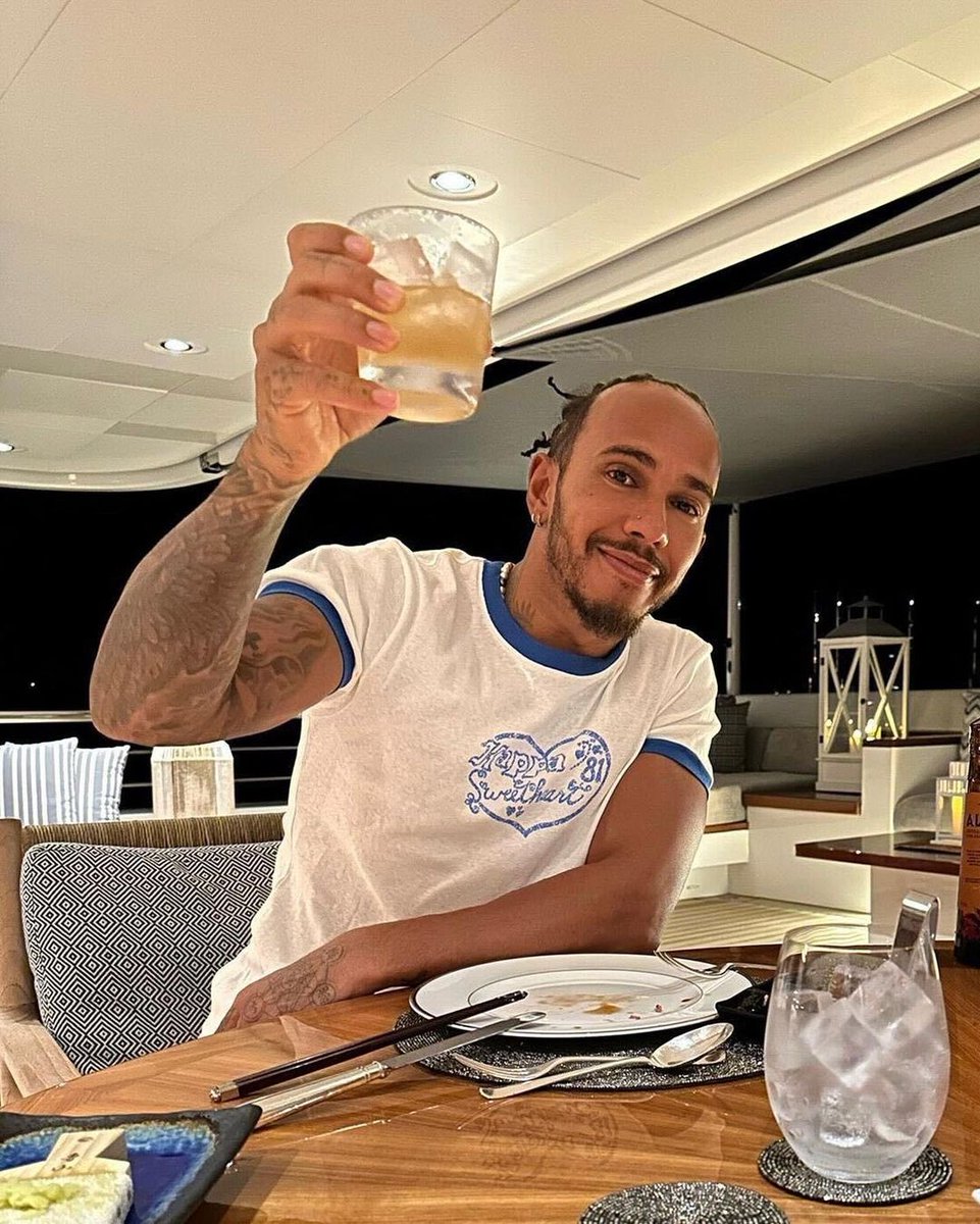 SirLewisUpdates's tweet photo. 📷 Lewis via IG: “cheers to this time offline, talk soon ~” https://t.co/R9kmgvDtFL