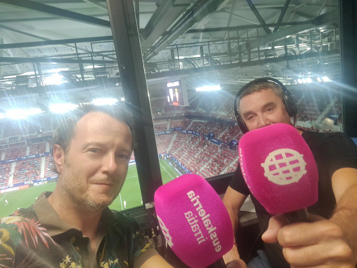 Osasuna Athletic euskal derbia kontatzeko prest Mikel Lakasta lehengusu eta halere lagunarekin. 2014an egin genuen partida baten kontakizuna elkarrekin azkenekoz. Lan taldearen opor beharrek elkartu gaituzte berriz. Piztu irratia, ez baitzarete aspertuko. euskalerriairratia.eus