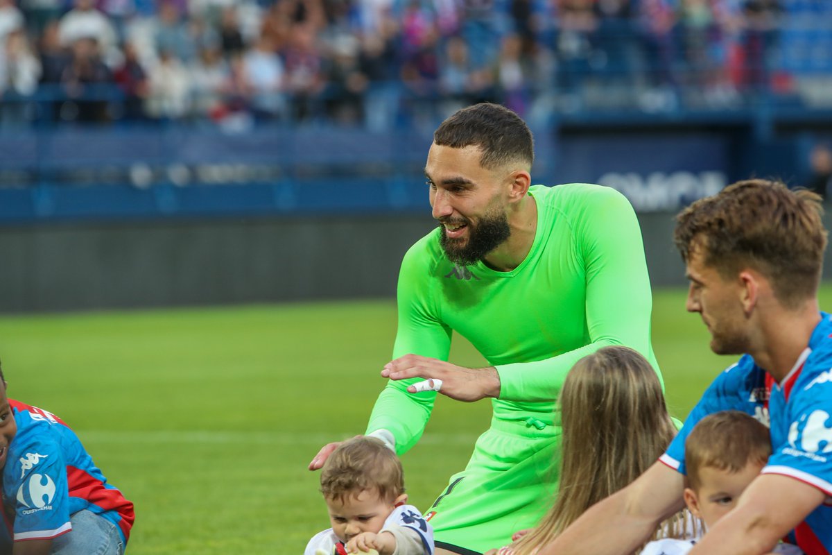 Stade Malherbe Caen (@smcaen) on Twitter photo 📊 Le <a href="/SMCaen/">Stade Malherbe Caen</a> vient d'enregistrer trois clean-sheets de suite, une première depuis trois ans en <a href="/Ligue2BKT/">Ligue 2 BKT</a> ⛔️
#SMCaen #TeamSMC 📊 Le <a href="/SMCaen/">Stade Malherbe Caen</a> vient d'enregistrer trois clean-sheets de suite, une première depuis trois ans en <a href="/Ligue2BKT/">Ligue 2 BKT</a> ⛔️
#SMCaen #TeamSMC