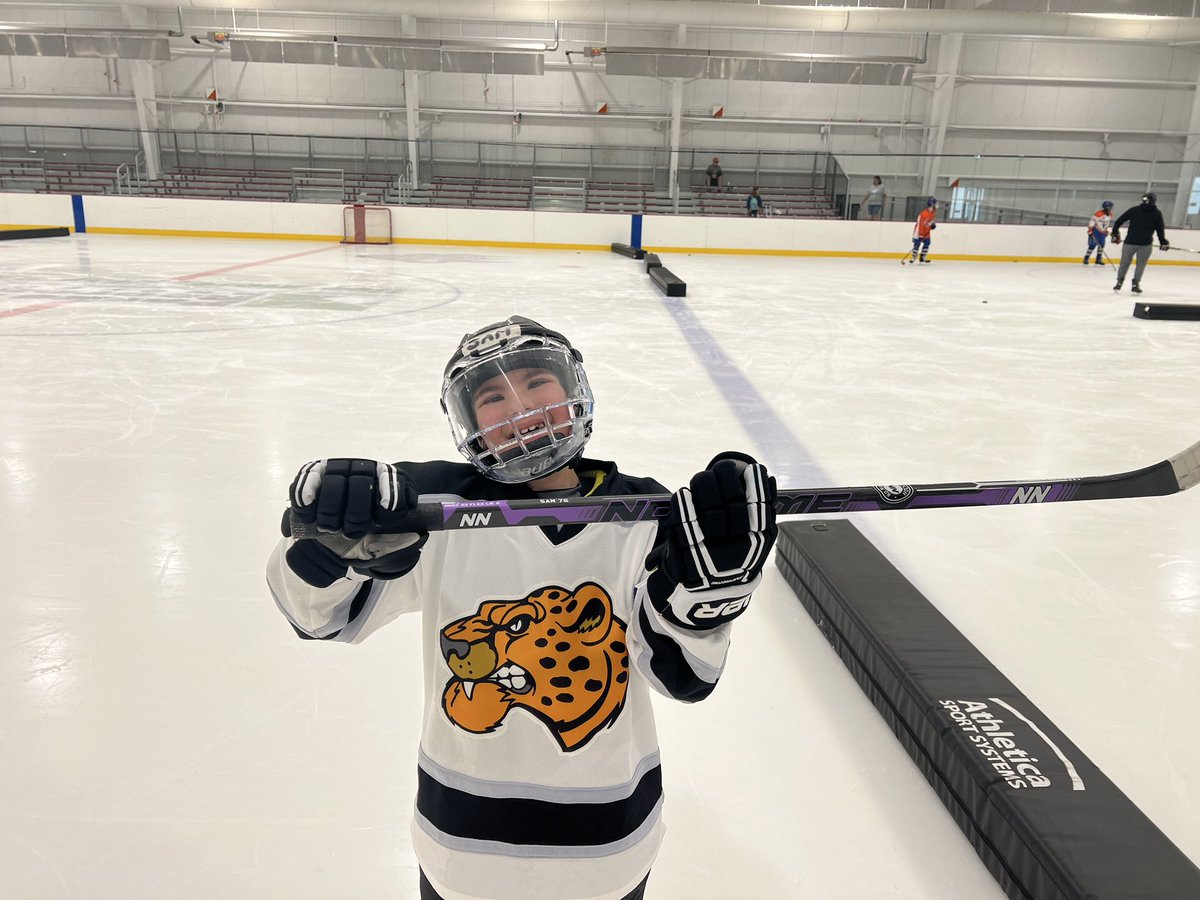 OtdrsmnHkyDad's tweet photo. 2023 DC Puck Drop with @CheetahHockey teammates and @specialhockey friends from @IceDogsSHW @NOVACoolCats @R_Retreivers #yorkpolarbears
Sam also got tons of compliments on his custom @nonamehockeyco stick and purple laces from @hockeytape
#HockeyIsForEveryone #Sam76 #ALLCAPS https://t.co/s1q2SxYbxD