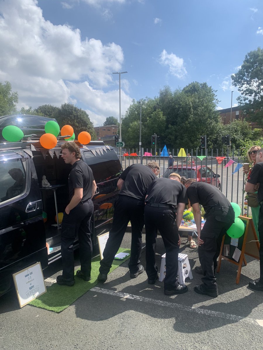 Great to talk with you all and thankyou for everything you do to keep us all safe 🙏<a href="/DudleyVols/">Volunteer Centre Dudley</a> and great to see old colleagues <a href="/BrierleyHillWMP/">Brierley Hill Police</a> #wellbeingwagon # volunteer <a href="/dudleycil/">dudleycil</a>
