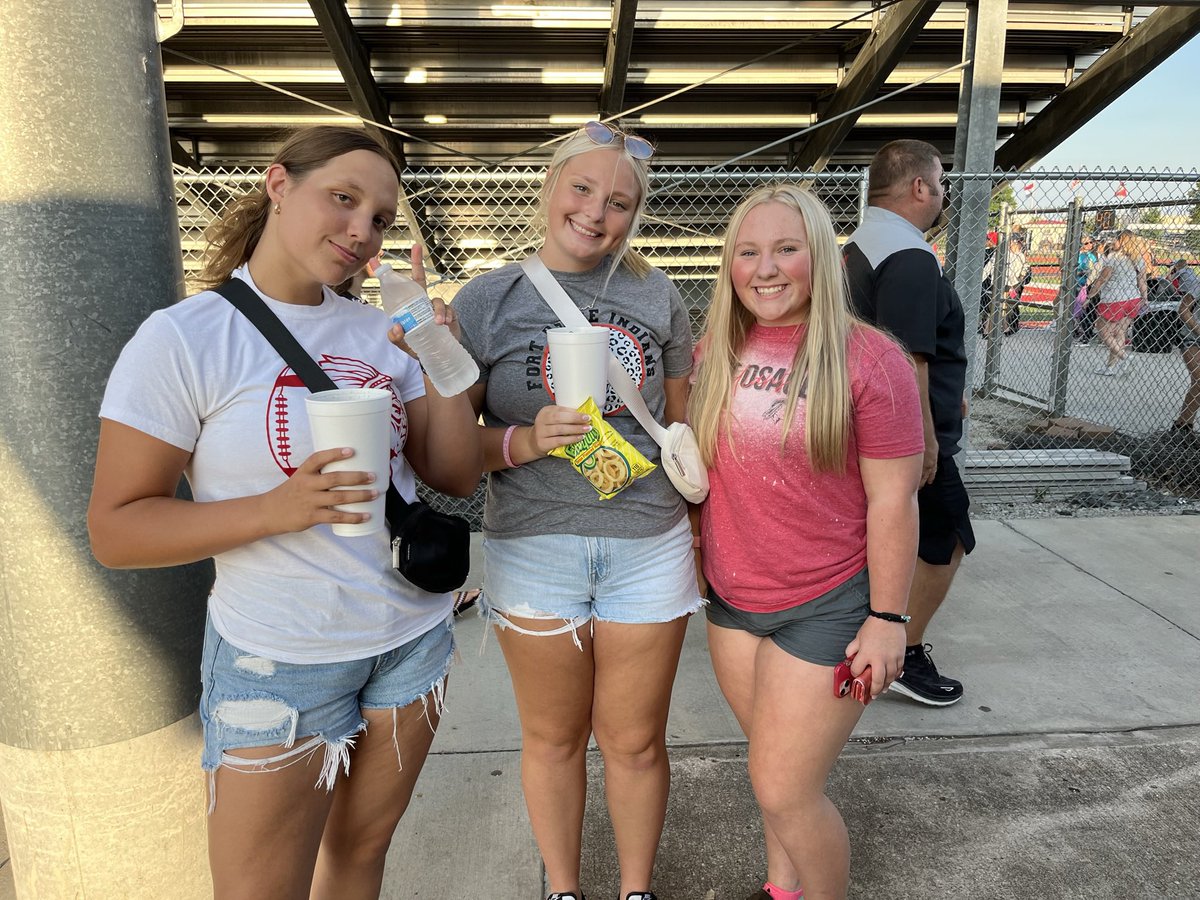 Loved spending time under the Friday Night Lights AND getting to see these FOWBB ballers! 

The beginning of the year energy is unmatched at FOHS!