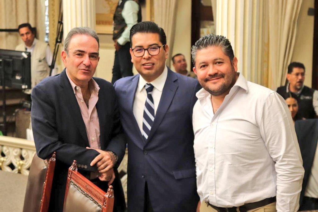 Estimado compadre  <a href="/JEnriqueRiveraR/">Enrique Rivera</a> pasa un cumpleaños  increíble rodeado de tus seres queridos. Te mando un gran abrazo.