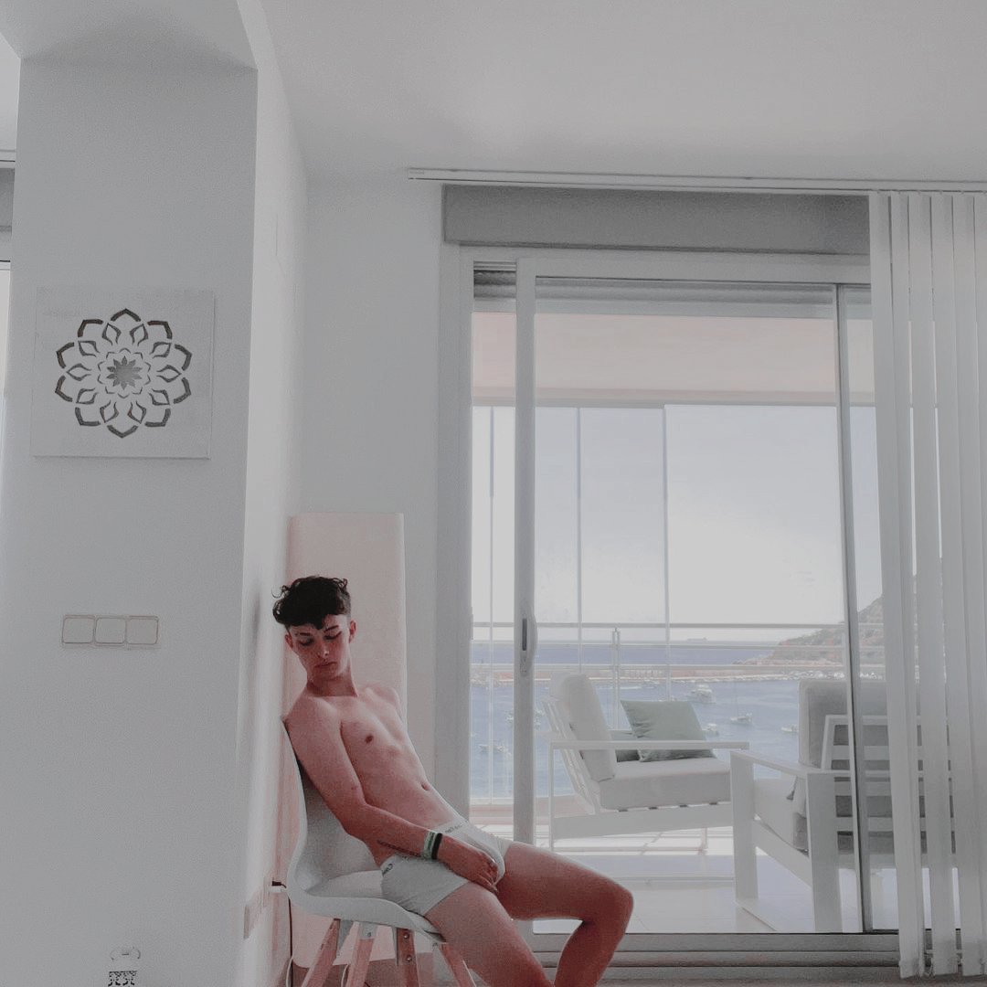 coeurandfleur's tweet image. ⁂                    𝕯𝐨𝐦𝐢𝐧𝐢𝐪𝐮𝐞 𝓗𝐞𝐧𝐫𝐢𝐤𝐬𝐞𝐧ツ⌫

              ❝𝗍𝖼𝖺𝗇'𝗍 𝗄𝖾𝖾𝗉 𝗆𝗒 𝗁𝖺𝗇𝖽𝗌 𝗍𝗈 𝗆𝗒𝗌𝖾𝗅𝖿.❞