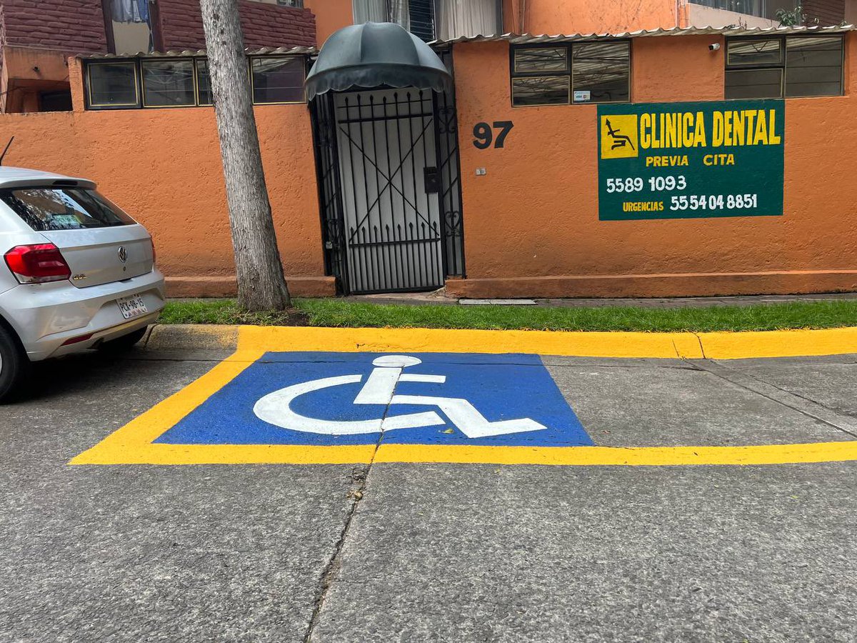 Hola .<a href="/HuixquiGob/">Gob Huixquilucan</a>. ¿Esto es legal en calle pública? Esto es en Bosque de Moctezuma esq. Bosque de La Luz en La Herradura.