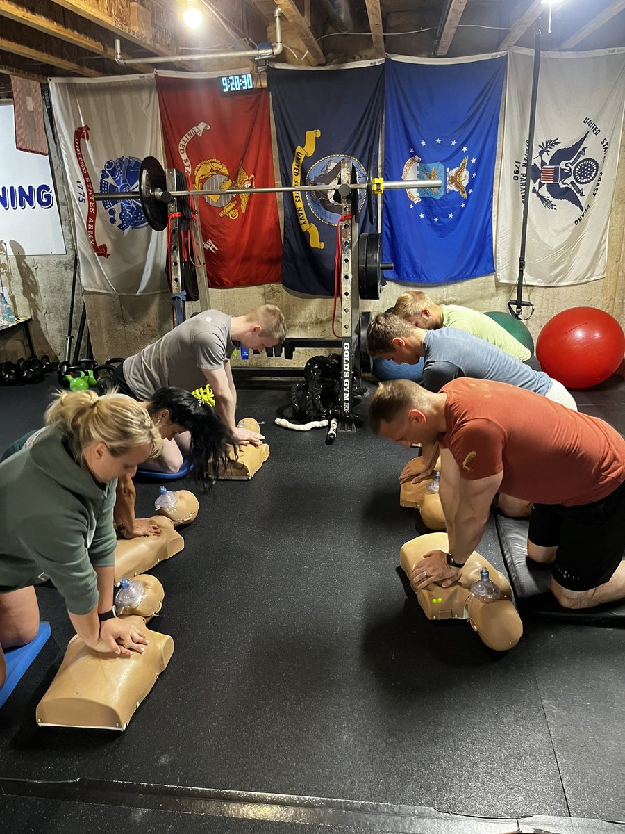 PST_2009's tweet photo. CPR/AED training for a local gym (The FIT). Great people and it makes me happy they are all keeping up to date on their certifications. #cpr #aed #cpraed #lifesavingskills https://t.co/NI6ZacO36K
