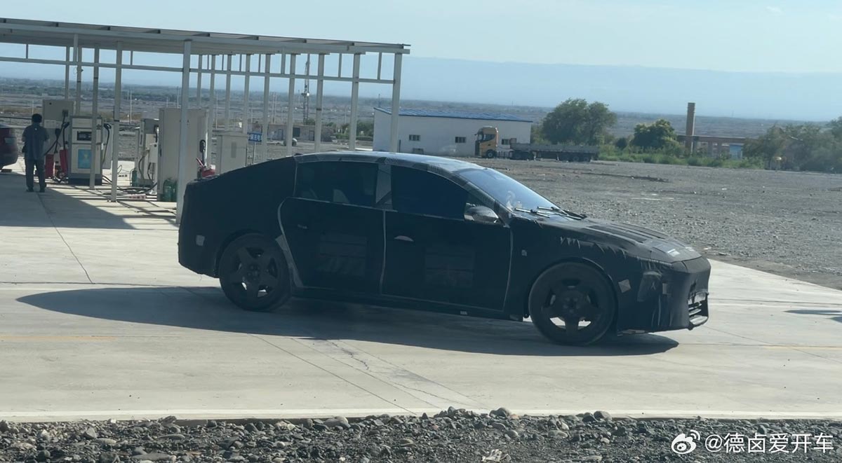 NioStrats's tweet photo. Photos leak online, potentially #NioALPS, images of model wrapped in camouflage
not 100% model is $NIO #NIO sub-brand, chances being Alps model high
no LiDAR on roof but binocular cameras under windshield, smart driving chip may come from local Chinese supplier https://t.co/iFWHp3Sifp