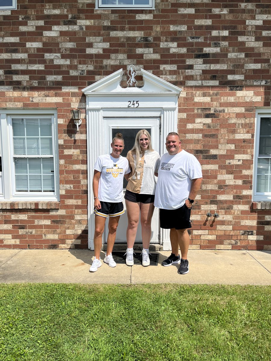 CoachCoop4Hoops's tweet photo. Newcomers All Moved In Officially … Big Year Ahead For Our Family!!! https://t.co/RTIsuwHJU0