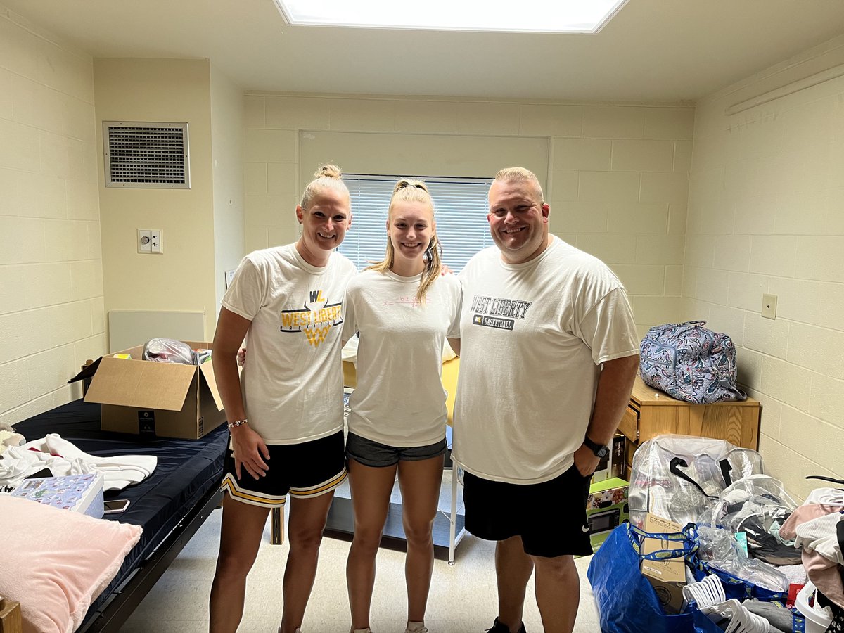 CoachCoop4Hoops's tweet photo. Newcomers All Moved In Officially … Big Year Ahead For Our Family!!! https://t.co/RTIsuwHJU0
