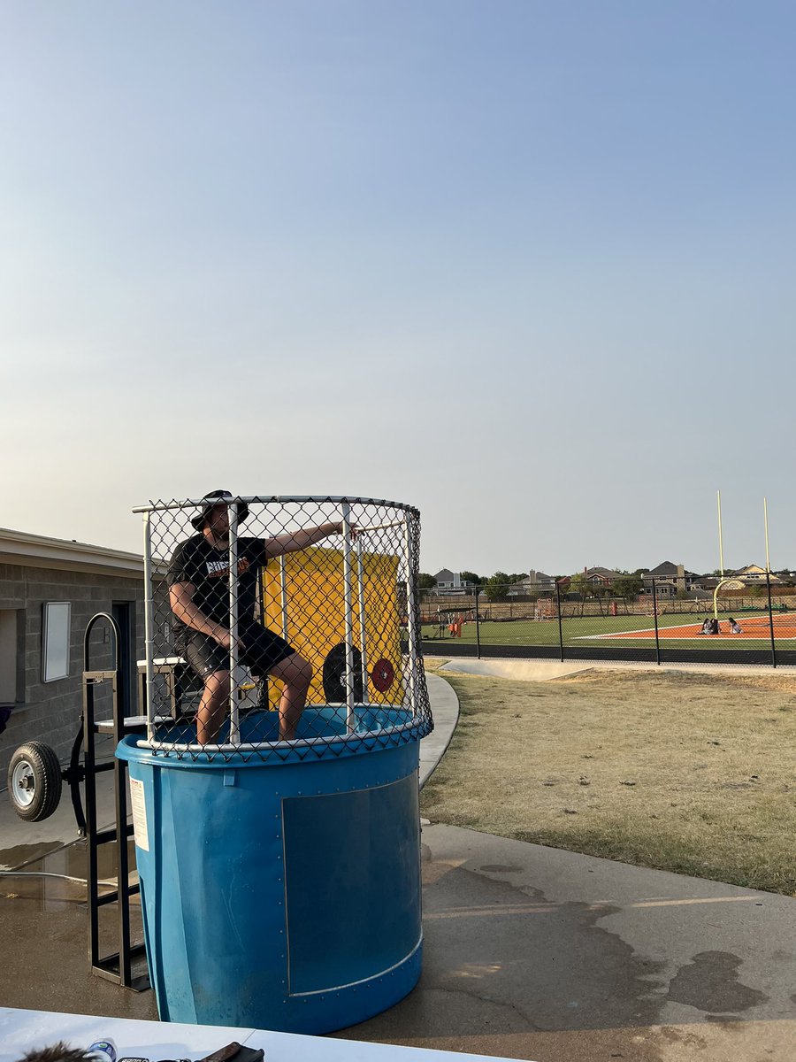 CoachTierney61's tweet photo. Great night for the Haltom community yesterday at Buff Night! #GotDunked #GoBuffs https://t.co/NCTEFbn4SJ