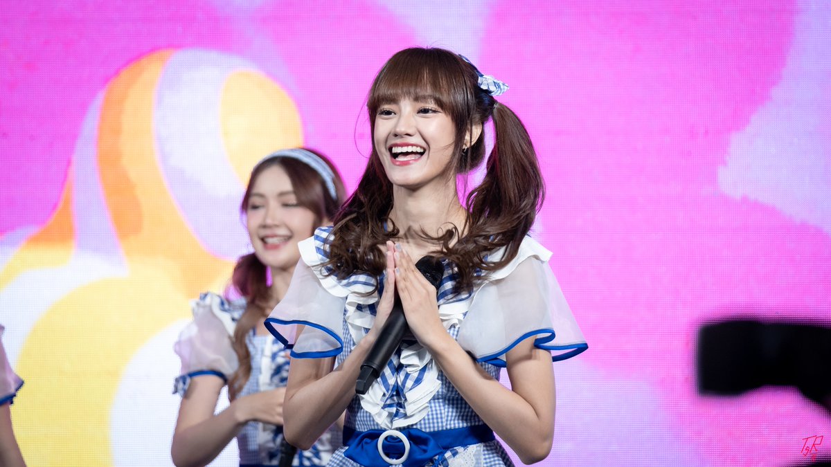 TangScythe's tweet image. [Fancam] Phukkhom BNK48 - Tsugi no Season ฤดูใหม่ - 190823 𝗕𝗡𝗞𝟰𝟴 𝟰𝘁𝗵 𝗔𝗹𝗯𝘂𝗺 "𝗚𝗶𝗻𝗴𝗵𝗮𝗺 𝗖𝗵𝗲𝗰𝗸" 𝗥𝗼𝗮𝗱𝘀𝗵𝗼𝘄 𝗠𝗶𝗻𝗶 𝗖𝗼𝗻𝗰𝗲𝗿𝘁 &amp;amp; 𝗚𝗿𝗼𝘂𝗽 𝗛𝗶-𝗧𝗼𝘂𝗰𝗵 @ Union Mall

youtu.be/tCBYRDcEFVI

#PhukkhomBNK48 #BNK48