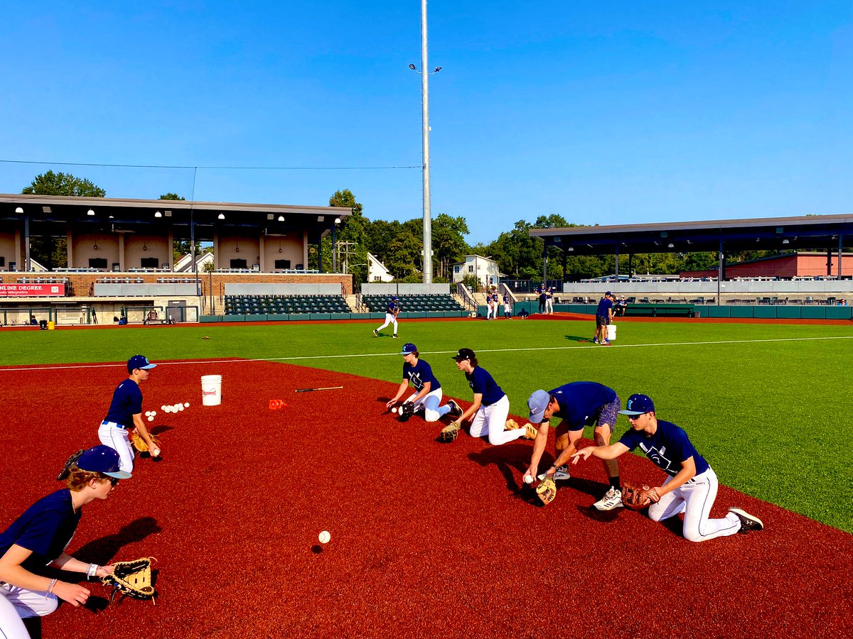 gdsbaseball2016's tweet photo. Our players got a real treat today! Huge thanks to the @gohoneyhunters for hosting us today. Truly a wonderful experience. And huge shout out to the coaches who helped attend to better our athletes. 

More great things coming from our program. #SpartanFamily

@GDSSpartans https://t.co/zlNCacyhgT