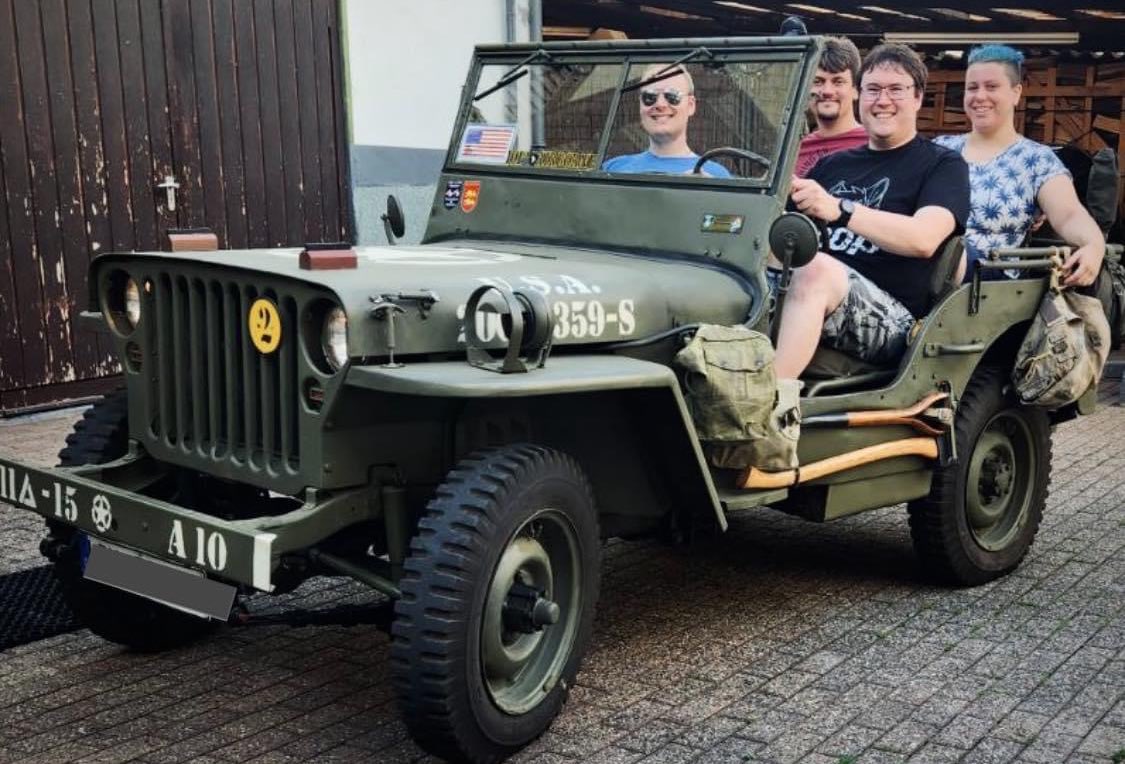 GirlLowrider's tweet photo. Today my Jeeper and military heart was allowed to beat faster.
Thanks to @Dexteronfire  and @marfifox for the wonderful jaunt in WW2 Williys Jeep. ❤️ https://t.co/jJCtDGOktv