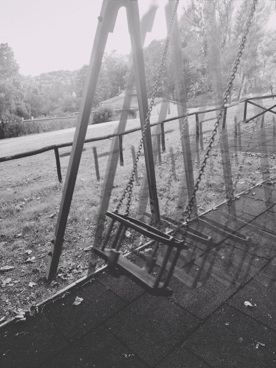 supersalsa79's tweet photo. "It’s nice to remember our childhood. It’s like coming back for a moment as children with an adult awareness. #photooftheday #blackandwhitephotography #childood #photographer #visualeffect. https://t.co/iIJhZObnoL