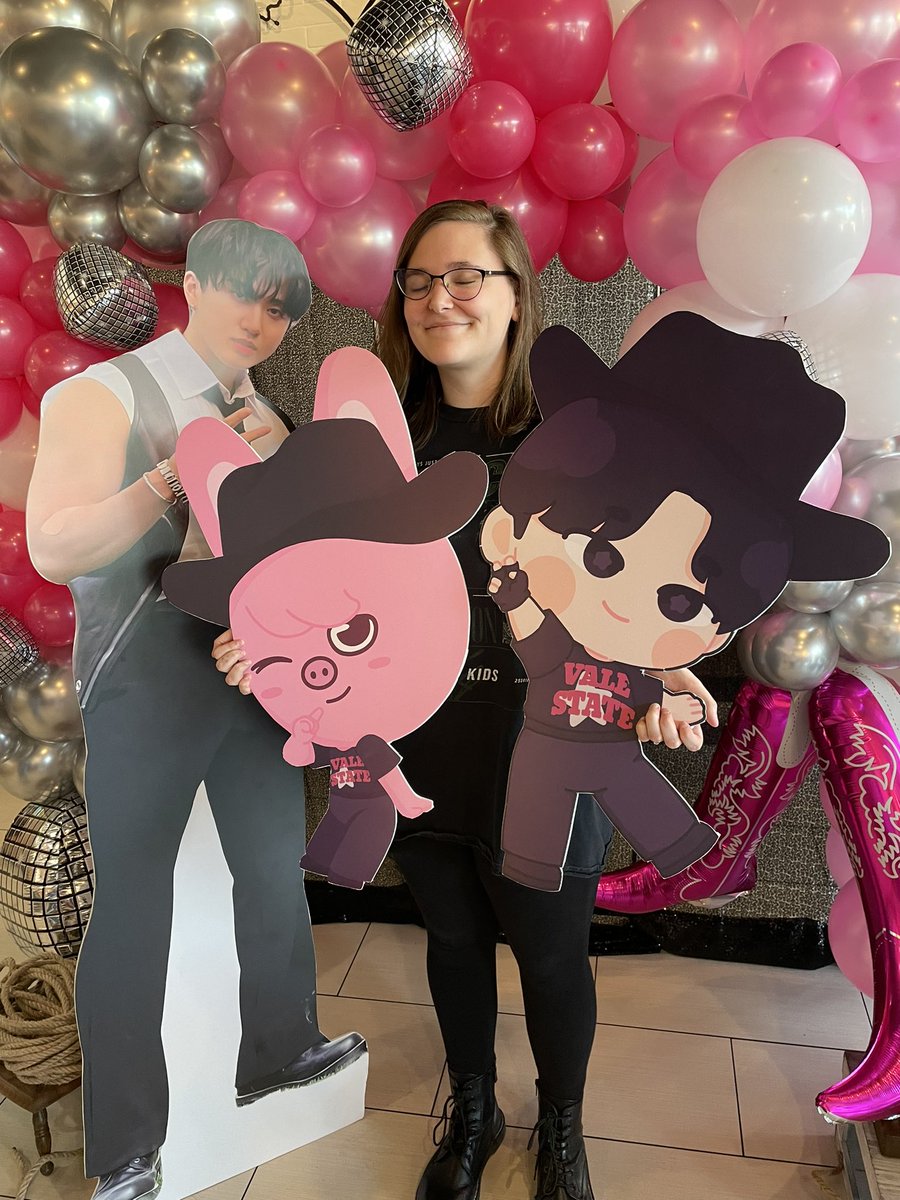 maxidentsam's tweet photo. My friends and I went to a binnie day event and spent way too much money and even bid to win the changbin cardboard cutout… stay tuned in 4 hours to see if we won him https://t.co/yUhvxdfcbg