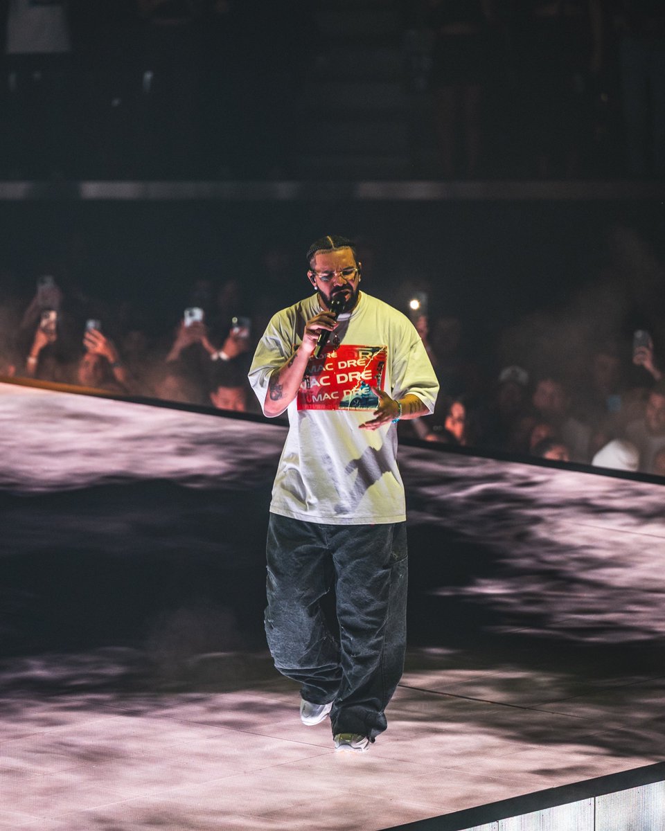 dfishswish's tweet photo. A few moments from @Drake night one at the Chase Center.

Shot by me https://t.co/NLC006WfxG