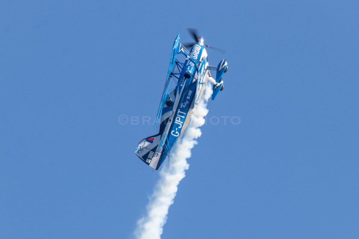 pilot_bradley's tweet photo. Absolutely stunning display as usual from @RichgoodwinS2S.  @RadioAirbourne @EB_Airshow https://t.co/i79t3FUB5u