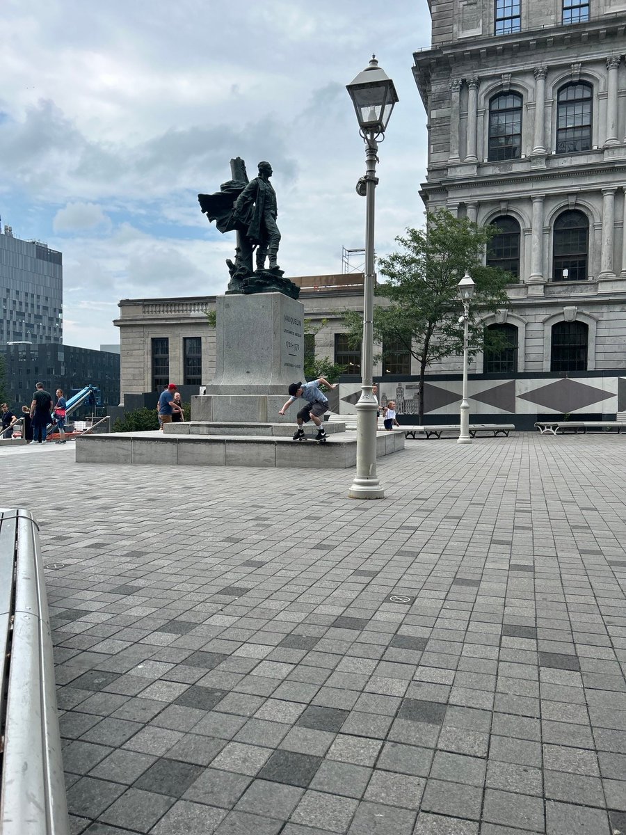 Images from fieldwork: things people do at a particular Montreal monument... Painting, skateboarding, making out for a photograph... Expect the unexpected in public space, even at a relatively unknown monument next to city Hall.