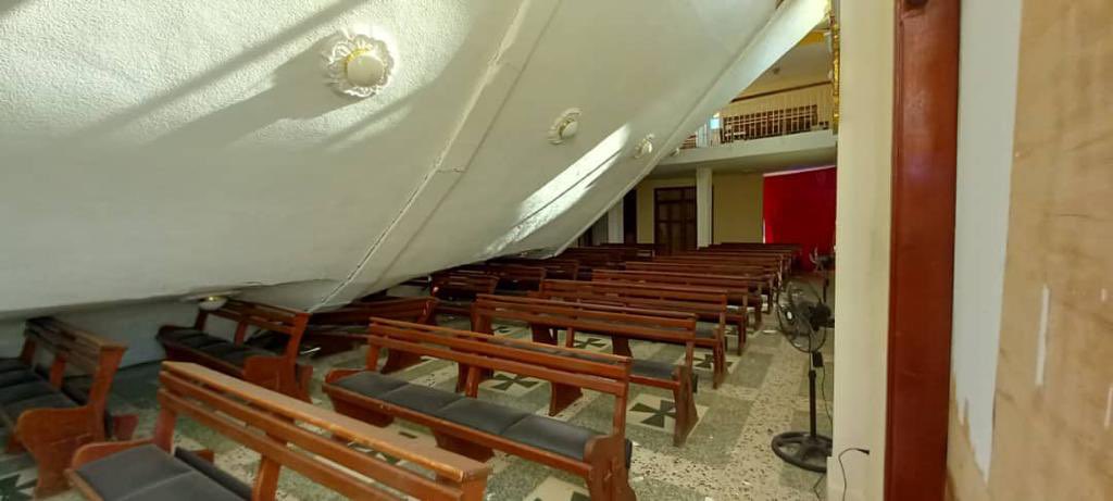 Los tres niveles de Gobierno trabajan por la recuperación de la iglesia colapsada en #SantaRita

bit.ly/44lqVui

#19Agosto #Zulia