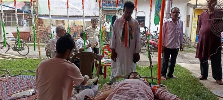 chowdhury30dev's tweet photo. 13/08/23ChandanNagar,West Bengal. On the instructions of Shree Lalji Desai  (President All India Congress Sevadal Committee) a blood donation and health checkup camp was organised at Chandannagar under the leadership of Mantu Dutta President,Chandannagar Town Congress Sevadal. https://t.co/IpBwlRPc53