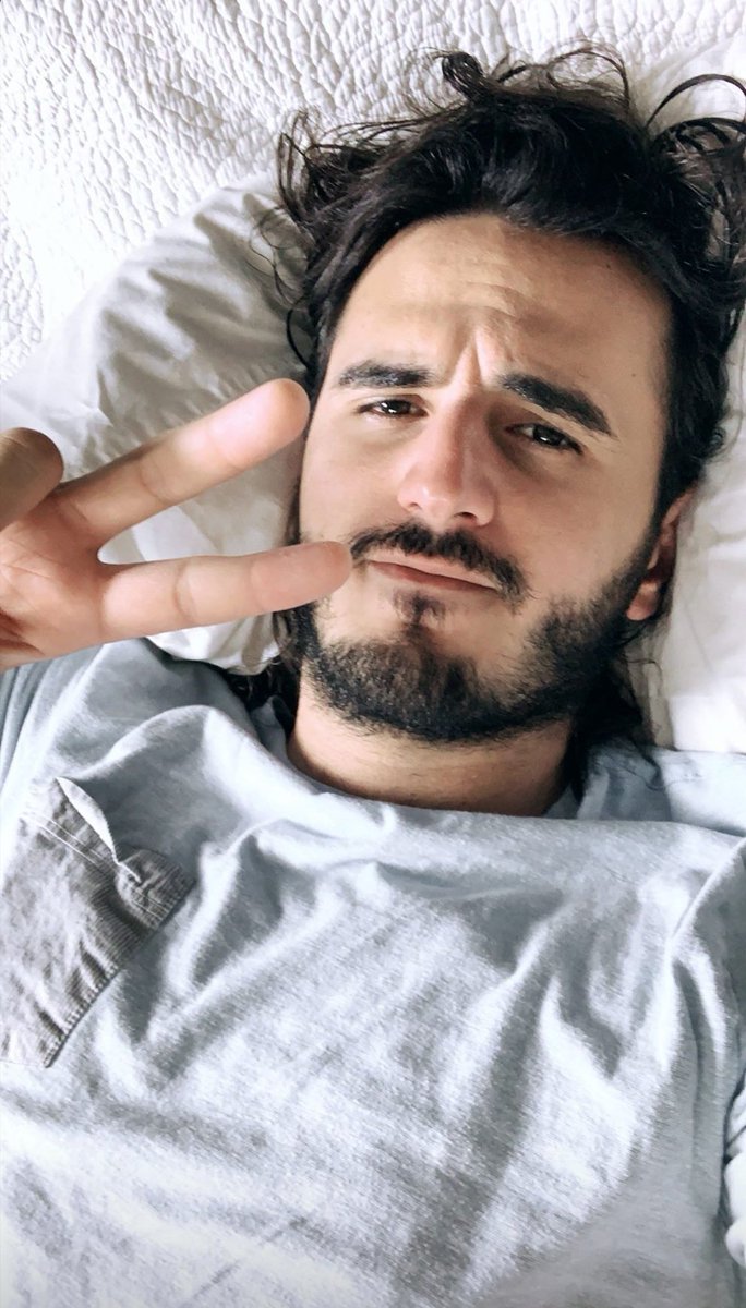 Cabello largo + ✌🏼 = Isaza 2021
