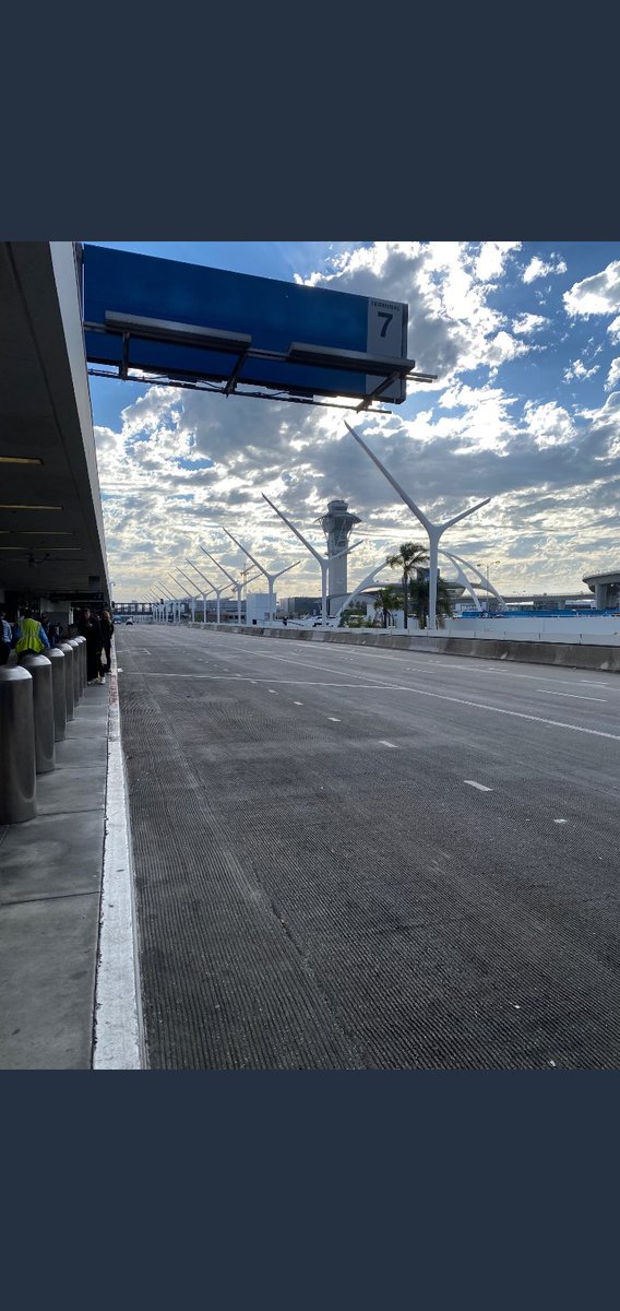 SNG_Co's tweet photo. Let our friends at https://t.co/WJqek7YPAM of Redlands take away the stress when Arriving or Departing #LAX

#Limos #SUVs #BlackCarService #Medicaltransports #Airports #Specialoccasion #BusinessClass #ExecutiveTransportation #Lincoln  #Cadillac #Chevy #HurricaneHilary https://t.co/sKIVVw5VEE