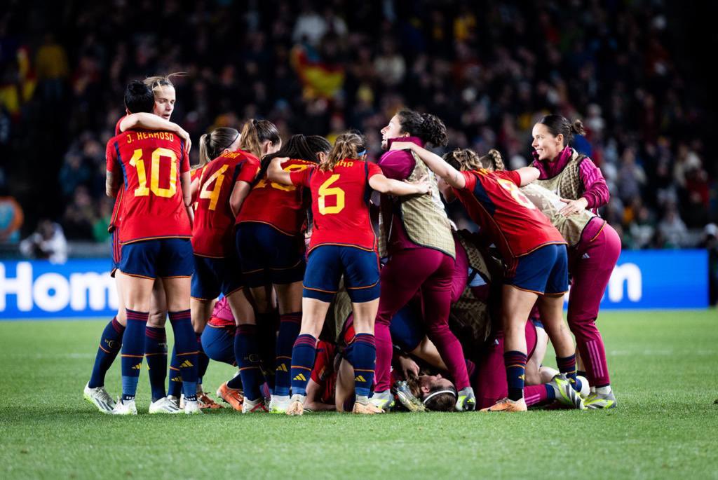 Mucha suerte para mañana @SEFutbolFem . Seguid haciendo historia!! 🇪🇸💪🏼 #vamosaganar #vamosEspaña