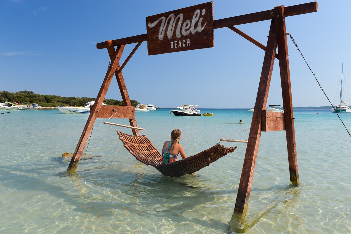 Pfeffer_Blog's tweet photo. „No stress on #Cres“: Das Motto der Insel in #Kroatien haben wir verinnerlicht. Es gibt Badebuchten mit klarem Wasser, viel Natur sowie hübsche Städte. Mehr dazu demnächst auf #woderpfefferwaechst.

@Croatia_hr #VisitCres #nostressoncres #cresisland  #Croatia #CroatiaFullOfLife https://t.co/8iXWQltiP4