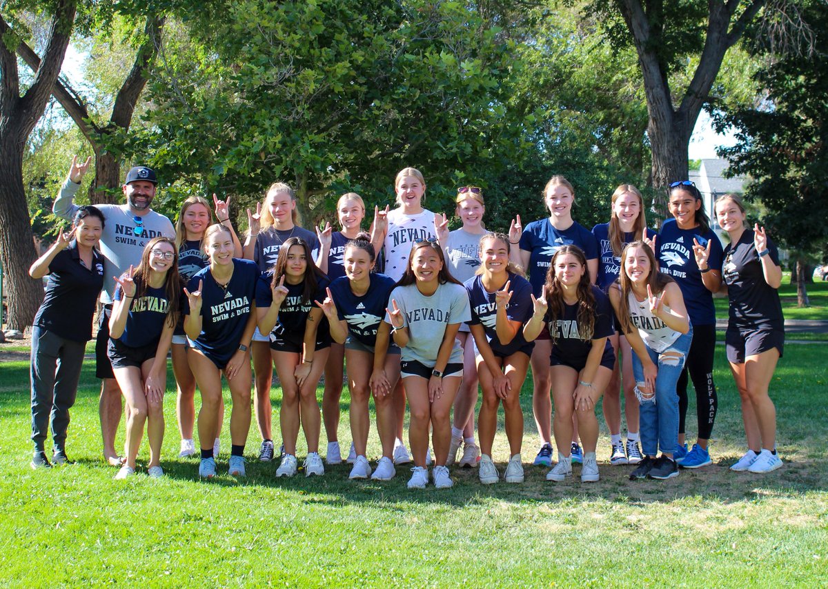 Adriana__1212's tweet photo. Community service morning with the team ๐๐บ!
#OnePackOneCommunity https://t.co/FOAtDHMTVZ
