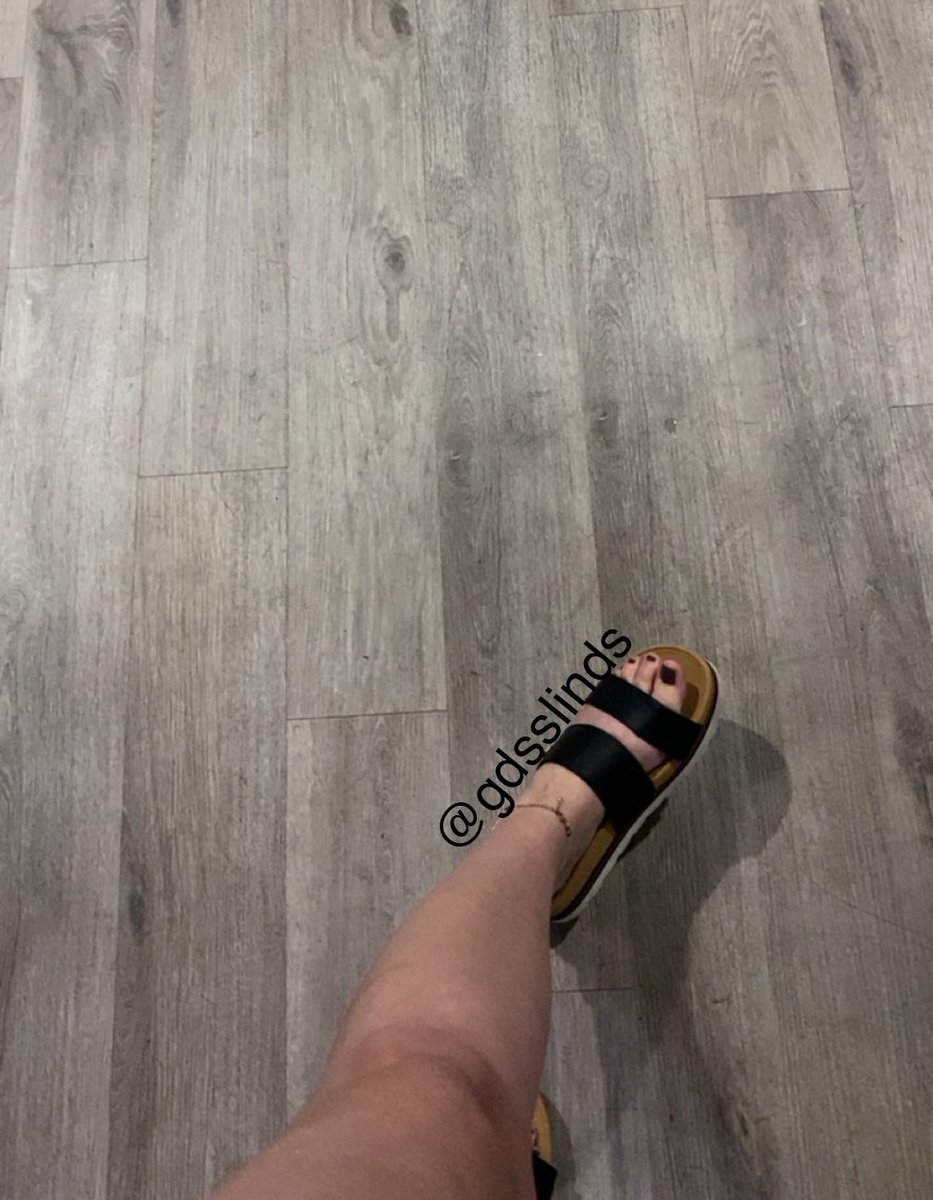 My foot looked so hot at the bar last night 

Findom findomme feetpics footgoddess footworship footfetish soles toes