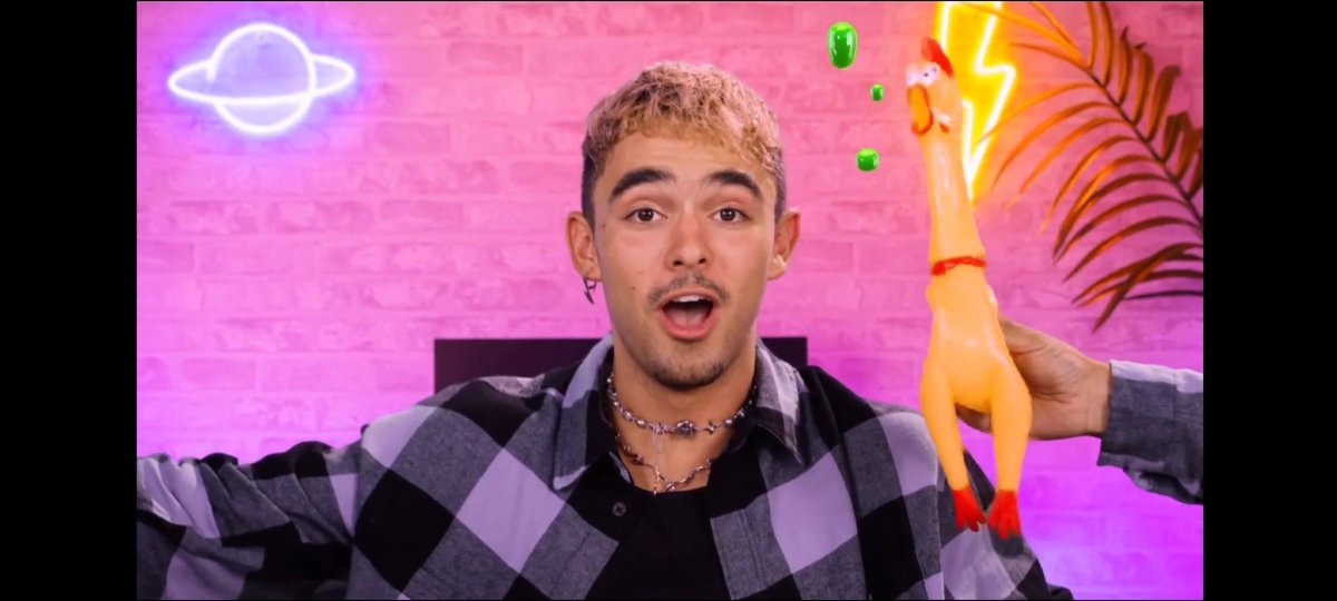 Jorgedd_11's tweet photo. Joaquin ya está listo para ser parte del Squad en los #KCAMéxico 2023! Amo estos promos, con sus locuras y diversión + un poco de slime jaja #JoaquinBondoni 🧡💚💜 https://t.co/ROsH30BKNq