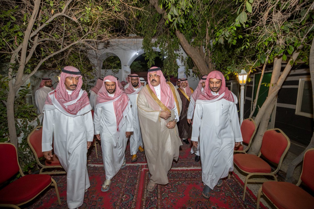 emara_hail's tweet photo. سمو #أمير_منطقة_حائل وسمو #نائب_أمير_منطقة_حائل يعزيان أسرة آل علي في وفاة فقيدهم بندر بن ممدوح بن سليمان آل علي -رحمه الله- جاء ذلك في زيارة عزاء لسموهما إلى منزل أسرة الفقيد سائلين المولى القدير بأن يتغمده الله بواسع رحمته وأن يسكنه فسيح جناته وأن يلهم الجميع الصبر والسلوان. https://t.co/ySv5Bfon4i