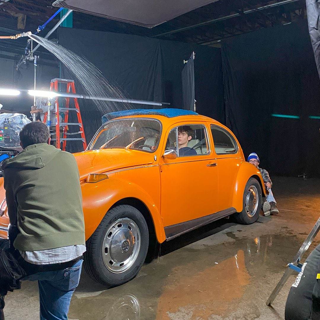 didn’t know a simple orange car would make me want to pull my hair so much