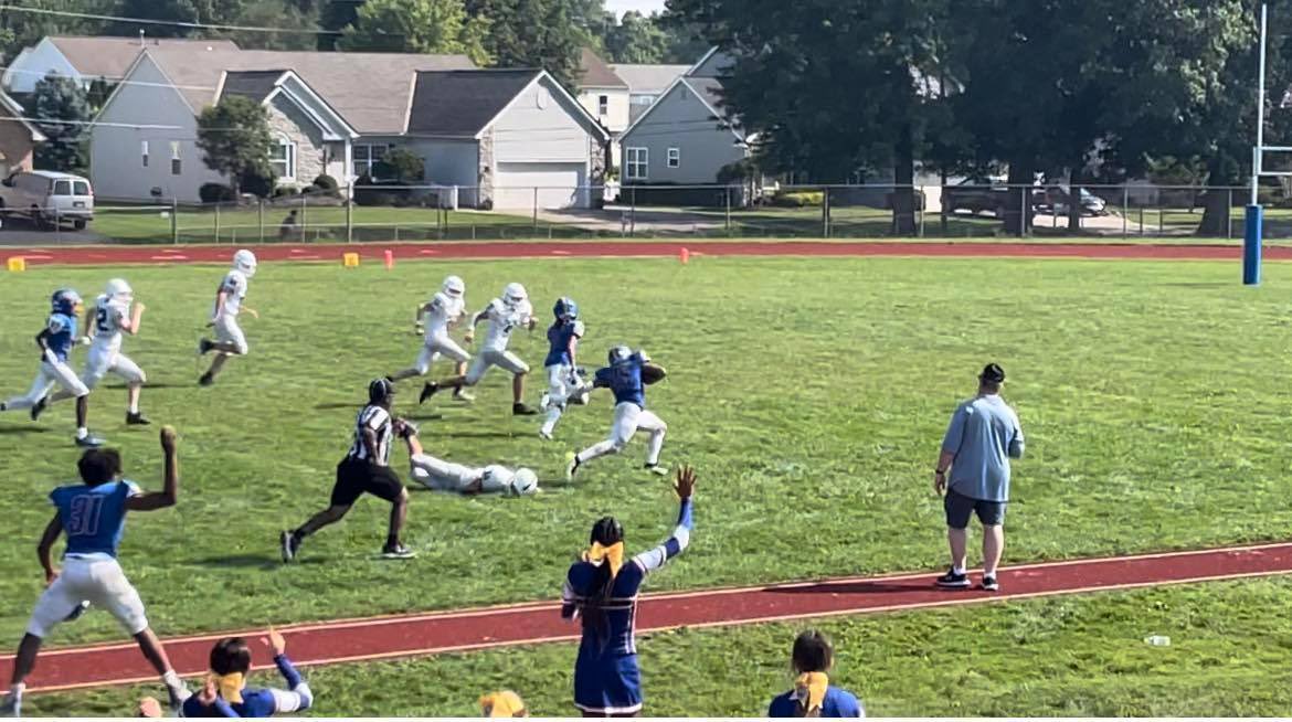 gahannafootball's tweet photo. Congratulations to both our Freshman and JV teams for pulling out victories today against @MasonCometsFB going 3-0 this for the weekend!  Good luck to Mason the remainder of the season and back to work for the Lions! @GLHS_Athletics #WeAreLions https://t.co/YvFJ4aDuHT