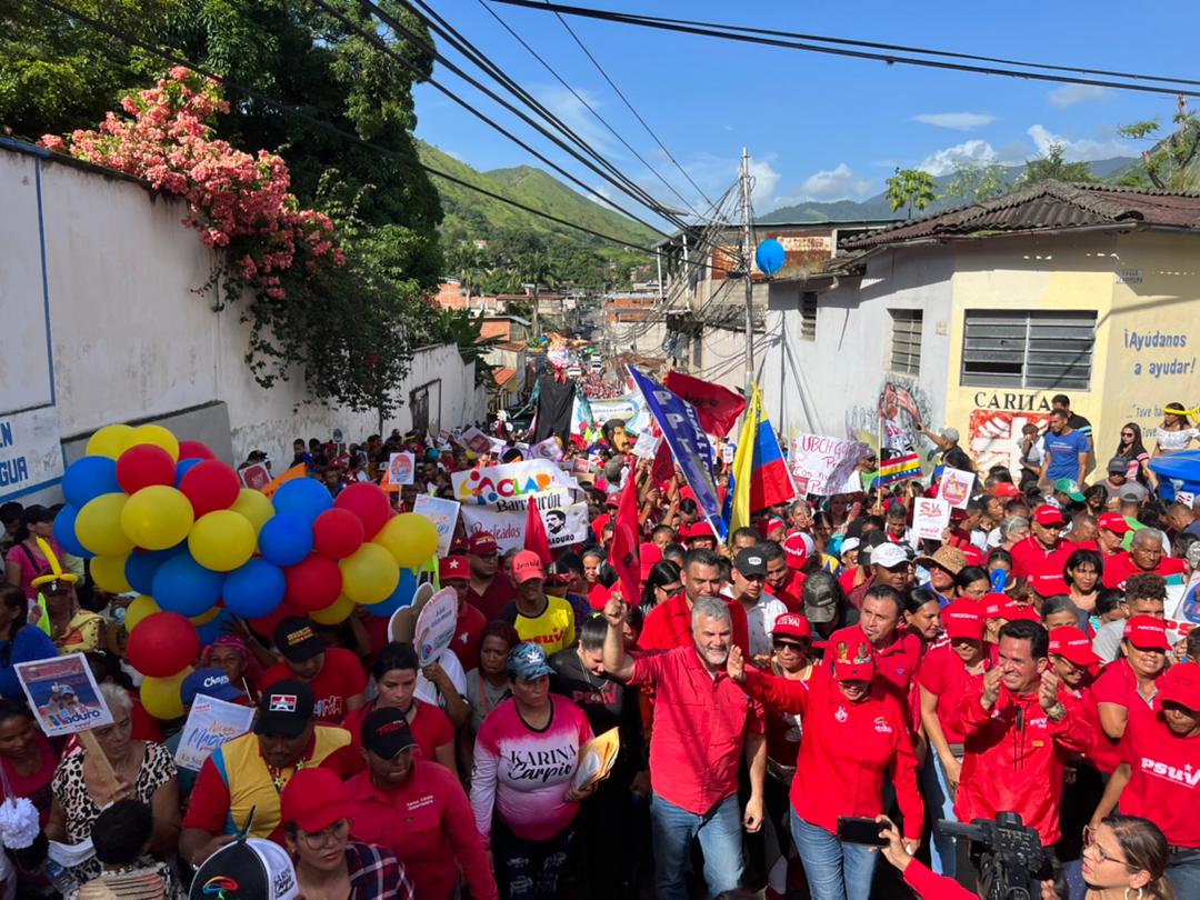 En el Municipio San Casimiro del estado Aragua, vi a muchos hombres y mujeres llenos de optimismo y determinación por seguir unidos en esta tarea que tenemos de defender a Venezuela y hacerla próspera. ¡Sigan activos y firmes! ¡Mi cariño para ustedes Pueblo!