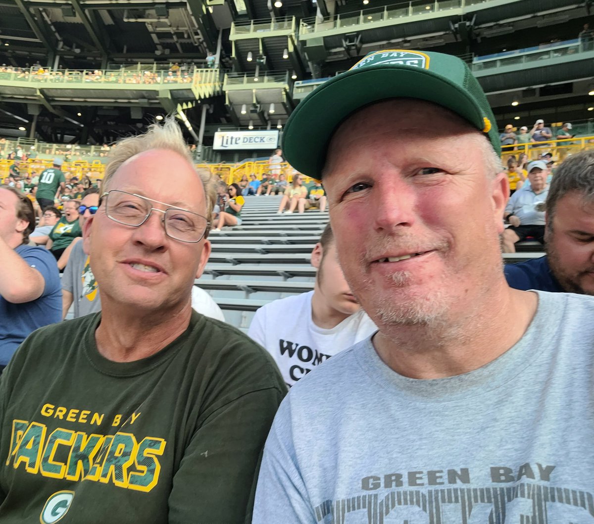 maynard1970's tweet image. #GetloudLambeau